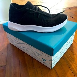 Vessi sz 8 woman’s shoe